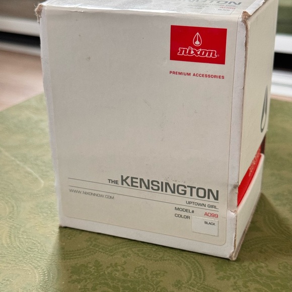 Nixon Kensington Women’s Watch adjustable with extra watch links - Picture 2 of 3